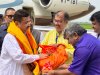 अंडाल एयरपोर्ट पर पांडेश्वर विधायक जितेंद्र कुमार तिवारी ने मुख्यमंत्री सुवेंदु अधिकारी का किया गर्मजोशी से स्वागत