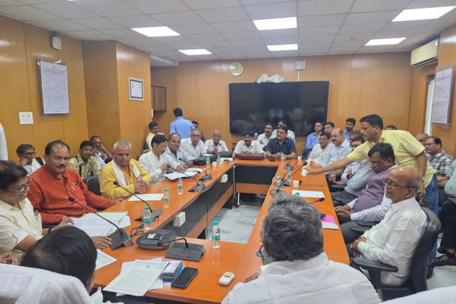 स्टील और जूट उद्योग के वेज एग्रीमेंट पर अहम बैठक, श्रमिक हितों पर हुआ मंथन