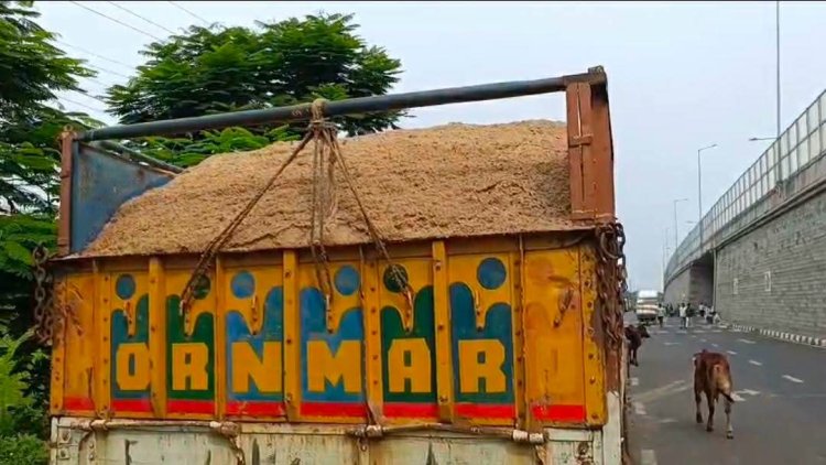पानागढ़ में अवैध बालू परिवहन पर भाजपा का एक्शन, 10 से अधिक वाहन जब्त, कारोबारी हिरासत में