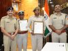 দক্ষ ট্রাফিক ব্যবস্থাপনার জন্য পুরুলিয়া জেলা পুলিশের দুই ট্রাফিক কর্মীকে সংবর্ধনা