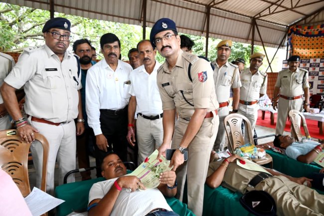 মানবিক উদ্যোগে বাঁকুড়া জেলা পুলিশ: রক্তদান শিবিরে ৭৪ জন পুলিশকর্মীর স্বেচ্ছায় রক্তদান