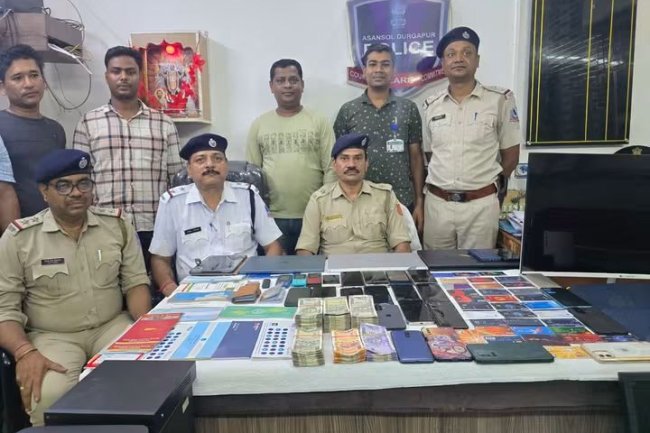 नीयामतपुर में साइबर अपराध के खिलाफ बड़ी कार्रवाई, 10 गिरफ्तार