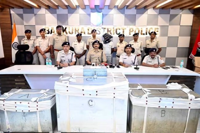 बांकुरा में 275 किलो गांजा और करीब 7 लाख रुपये नकद बरामद