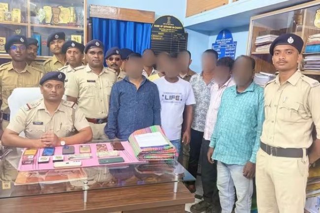 বেআইনি জুয়ার বিরুদ্ধে পুলিশের অভিযান, গ্রেফতার ৯