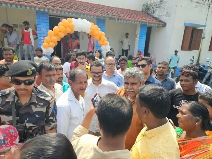 सेवा सेतु अभियान कैंप में पहुंचे पांडेश्वर विधायक जितेंद्र तिवारी