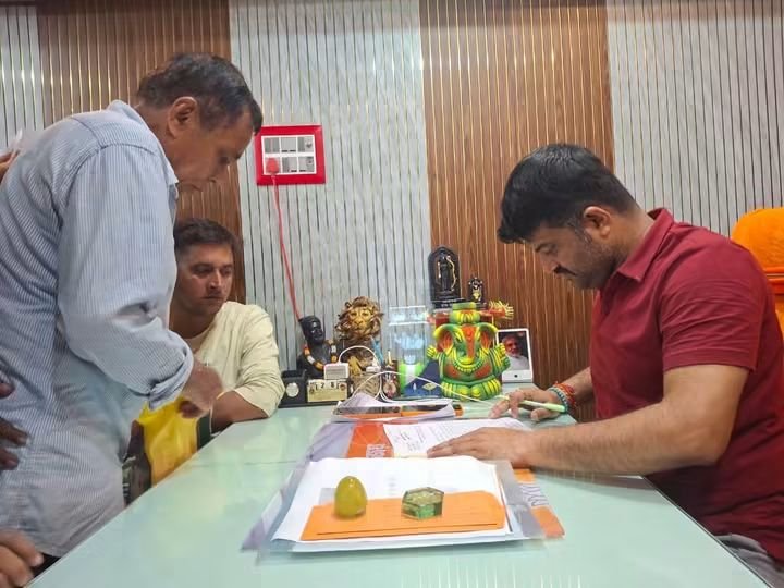 दुर्गापुर पूर्व के विधायक चंद्रशेखर बनर्जी ने लगाया जनता दरबार